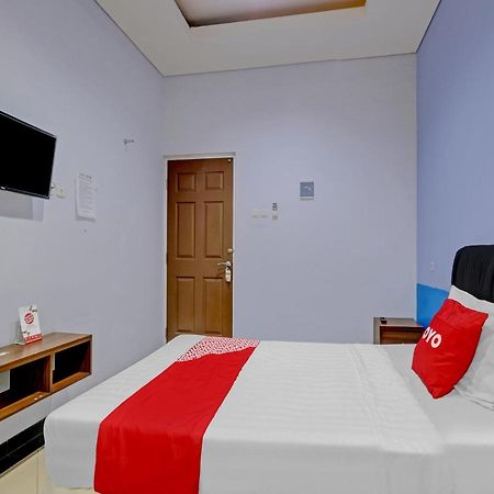 Oyo 90553 Arteri Guest House Semarang Exterior photo